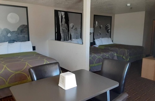 Bloomfield Hotel | Cozy Stay at Super 8 by Wyndham Bloomfield with Breakfast