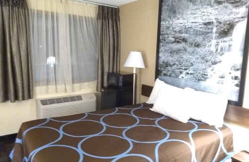 Boonville Hotel | Budget-Friendly Stay at Super 8 by Wyndham Boonville