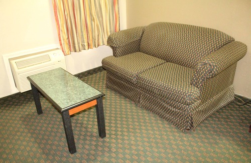 Bossier City Hotel | Cozy Super 8 by Wyndham in Bossier City with Breakfast