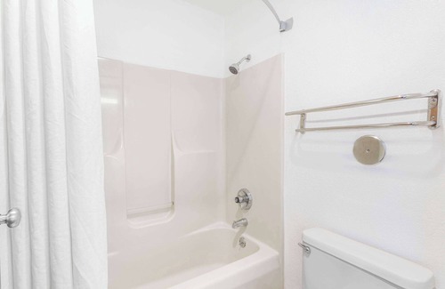 Bourbonnais Hotel | Comfortable Stay at Super 8 Bourbonnais/Kankakee Area