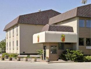 Buffalo Hotel | Budget-Friendly Stay at Super 8 by Wyndham Buffalo
