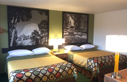 Buffalo Hotel | Budget-Friendly Super 8 by Wyndham Buffalo with Breakfast