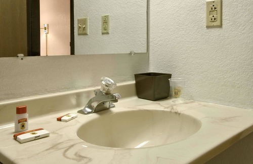 Butler Hotel | Budget-Friendly Super 8 by Wyndham Butler with Breakfast & More
