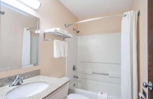 Campbellsville Hotel | Pet Friendly Escape at Super 8 by Wyndham Campbellsville
