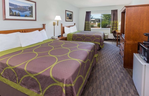 Medford Hotel | Comfortable Stay at Super 8 by Wyndham Central Pt Medford