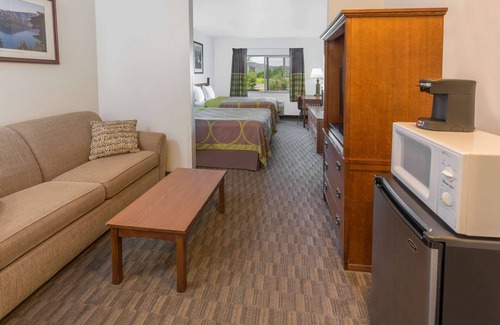 Medford Hotel | Comfortable Stay at Super 8 by Wyndham Central Pt Medford