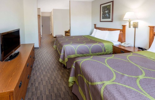 Medford Hotel | Comfortable Stay at Super 8 by Wyndham Central Pt Medford