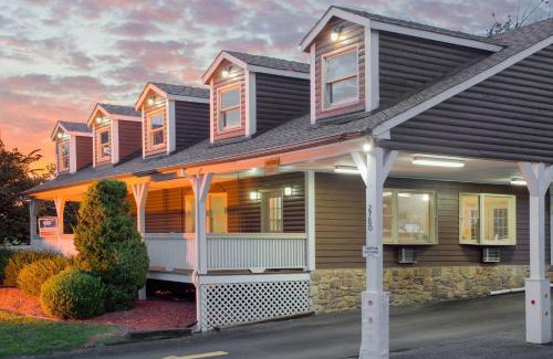 Christiansburg Hotel | Pet-Friendly Getaway at Super 8 by Wyndham Christiansburg