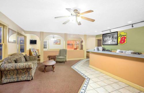 Christiansburg Hotel | Pet-Friendly Getaway at Super 8 by Wyndham Christiansburg
