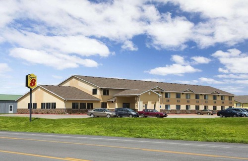 Cameron Hotel | Budget-Friendly Stay at Super 8 by Wyndham Cameron