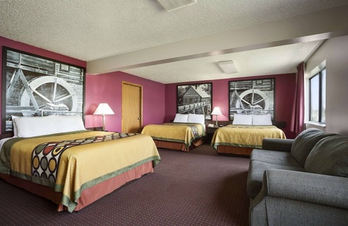 Cameron Hotel | Comfort Meets Convenience at Super 8 by Wyndham Cameron