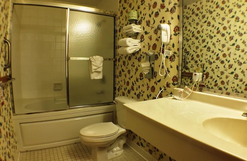Canandaigua Hotel | Inviting Super 8 by Wyndham Canandaigua with Family Amenities