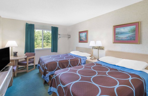 Canandaigua Hotel | Inviting Super 8 by Wyndham Canandaigua with Family Amenities