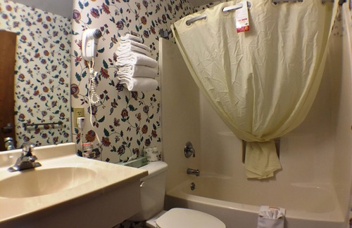 Canandaigua Hotel | Inviting Super 8 by Wyndham Canandaigua with Family Amenities