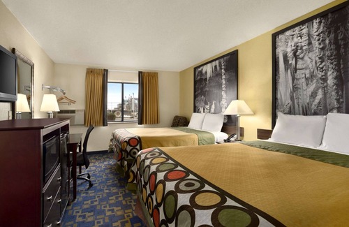 Carlsbad Hotel | Comfortable Stay at Super 8 by Wyndham Carlsbad with Pool