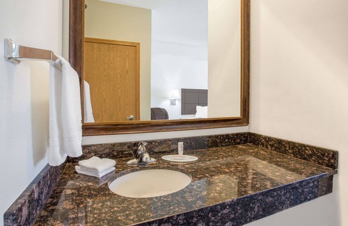 Cedar Falls Hotel | Discover Eco-Friendly Comfort at Super 8 Cedar Falls IA