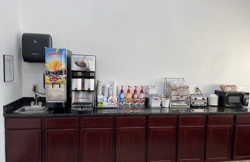 Cedar Falls Hotel | Discover Eco-Friendly Comfort at Super 8 Cedar Falls IA