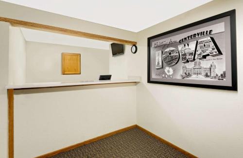 Centerville Hotel | Comfortable Stay at Super 8 by Wyndham Centerville