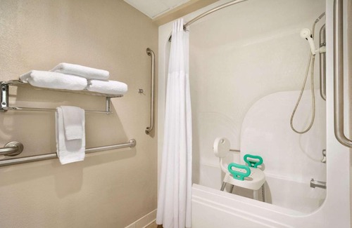 Scotland Hotel | Budget-Friendly Super 8 by Wyndham Chambersburg I-81 Hotel