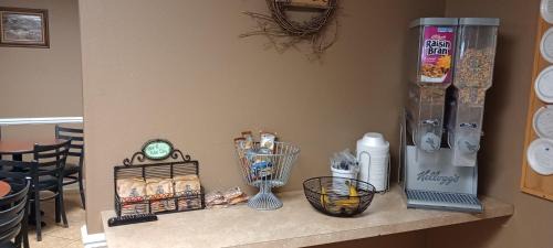 Chamberlain Hotel | Pet-Friendly Stay at Super 8 by Wyndham Chamberlain SD
