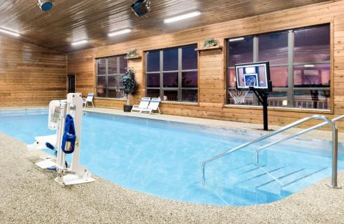 Chamberlain Hotel | Pet-Friendly Stay at Super 8 by Wyndham Chamberlain SD