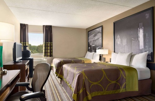 Scotland Hotel | Budget-Friendly Super 8 by Wyndham Chambersburg with Pool