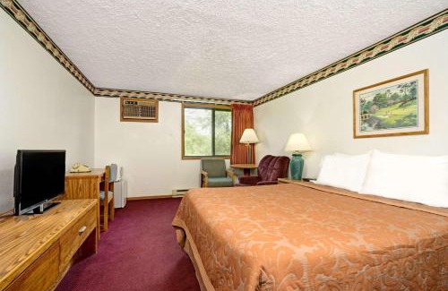 Chaska Hotel | Budget-Friendly Stay at Super 8 by Wyndham Chaska