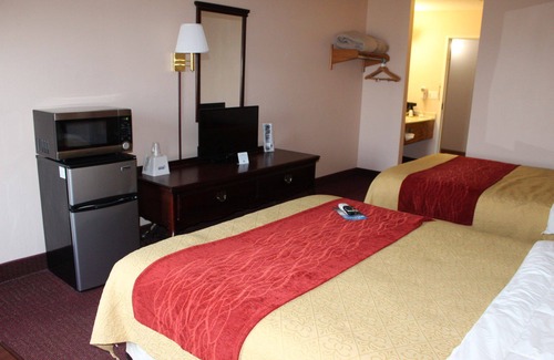 Chenoa Hotel | Convenient Stay at Super 8 by Wyndham Chenoa with Breakfast