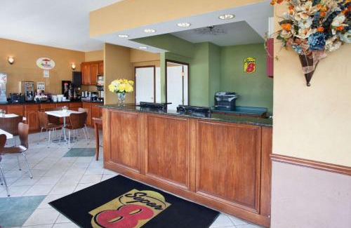 River Grove Hotel | Budget-Friendly Super 8 by Wyndham Chicago/Rosemont