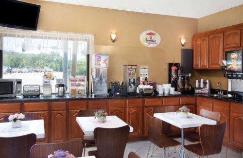 River Grove Hotel | Budget-Friendly Super 8 by Wyndham Chicago/Rosemont