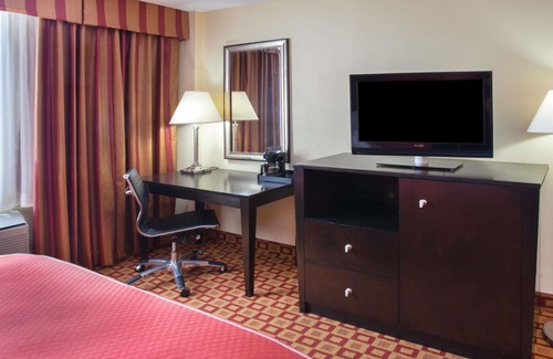 Northlake Hotel | Convenient Stay at Super 8 by Wyndham Chicago Northlake