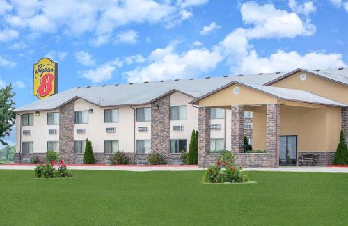 Chillicothe Hotel | Budget-Friendly Stay at Super 8 by Wyndham Chillicothe