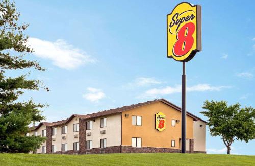 Chillicothe Hotel | Budget-Friendly Stay at Super 8 by Wyndham Chillicothe