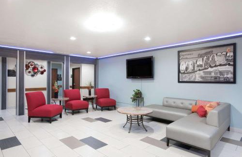 Claremore Hotel | Pet-Friendly Super 8 by Wyndham Claremore - Rated 8.1/10