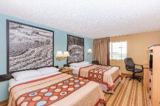 Clarinda Hotel | Pet-Friendly Getaway at Super 8 by Wyndham Clarinda