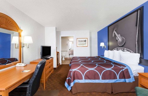Cleburne Hotel | Budget-Friendly Stay at Super 8 by Wyndham Cleburne