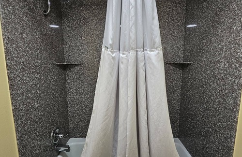 Clinton Hotel | Comfortable Stay at Super 8 by Wyndham Clinton with Spa