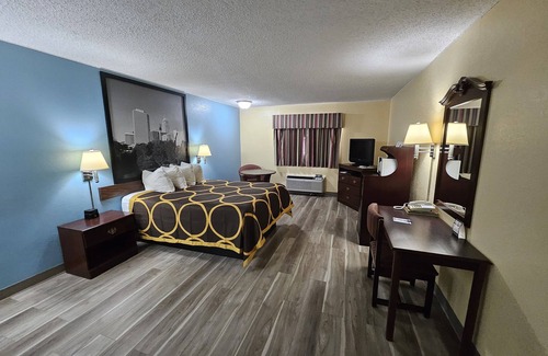 Clinton Hotel | Comfortable Stay at Super 8 by Wyndham Clinton with Spa