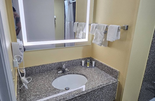 Clinton Hotel | Comfortable Stay at Super 8 by Wyndham Clinton with Spa