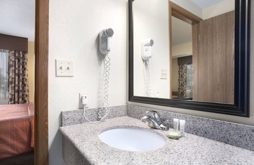 Clive Hotel | Budget-Friendly Stay at Super 8 by Wyndham Clive IA