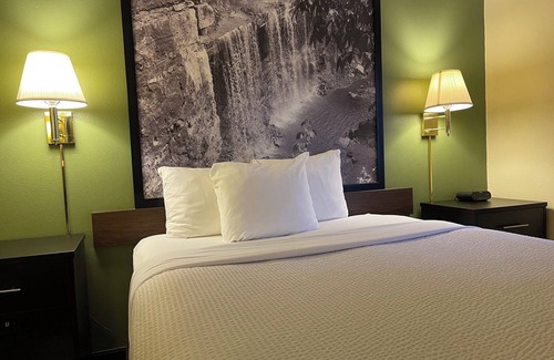 Colby Hotel | Budget-Friendly Stay at Super 8 by Wyndham Colby