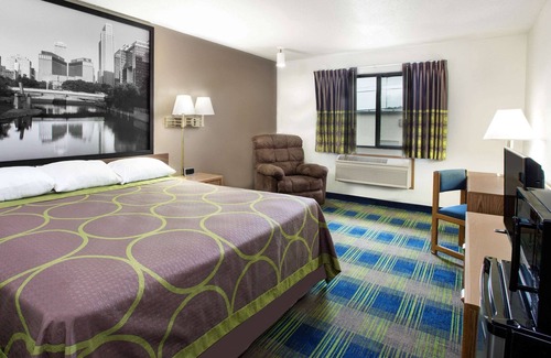 Columbus Hotel | Budget-Friendly Stay at Super 8 by Wyndham Columbus