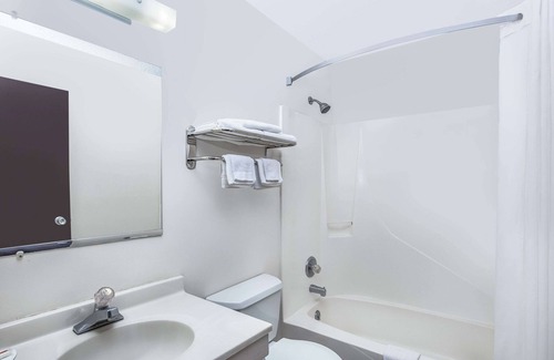Columbus Hotel | Budget-Friendly Stay at Super 8 by Wyndham Columbus