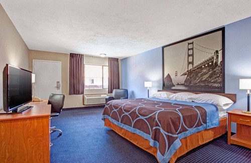 Corsicana Hotel | Convenient Super 8 by Wyndham Corsicana with Breakfast & More