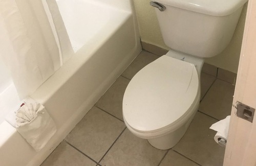 Corsicana Hotel | Convenient Super 8 by Wyndham Corsicana with Breakfast & More