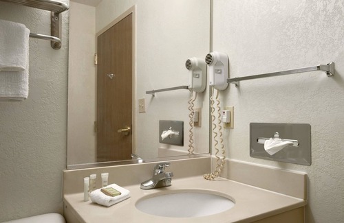 Corydon Hotel | Budget-Friendly Stay at Super 8 by Wyndham Corydon