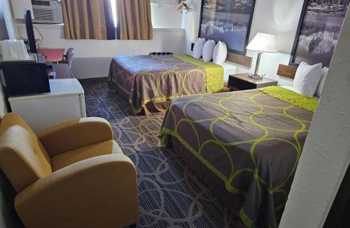 Craig Hotel | Pet-Friendly Getaway at Super 8 by Wyndham Craig