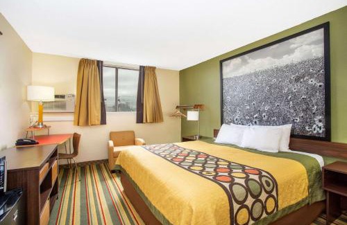 Craig Hotel | Pet-Friendly Getaway at Super 8 by Wyndham Craig