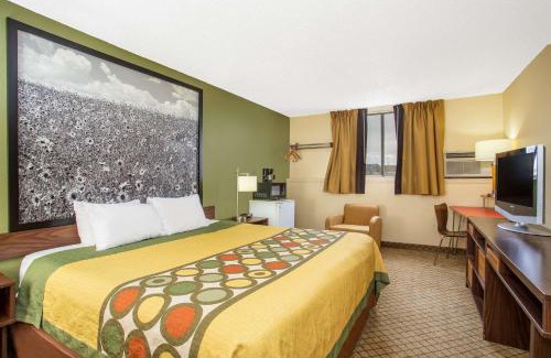 Craig Hotel | Pet-Friendly Getaway at Super 8 by Wyndham Craig