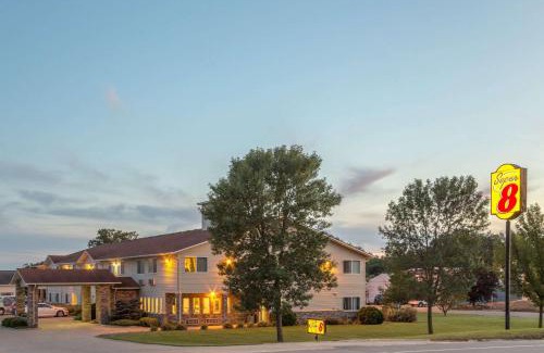 Cresco Hotel | Convenient Super 8 by Wyndham Cresco, IA - Pet Friendly Stay